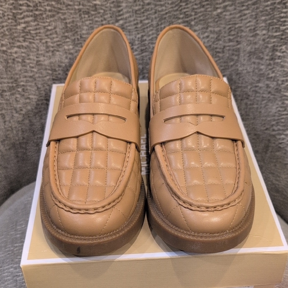 Michael Kors Tan Loafers Slip-Ons Classic Design - Picture 3 of 10